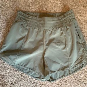 Lululemon High rise Hotty hot shorts  size 4